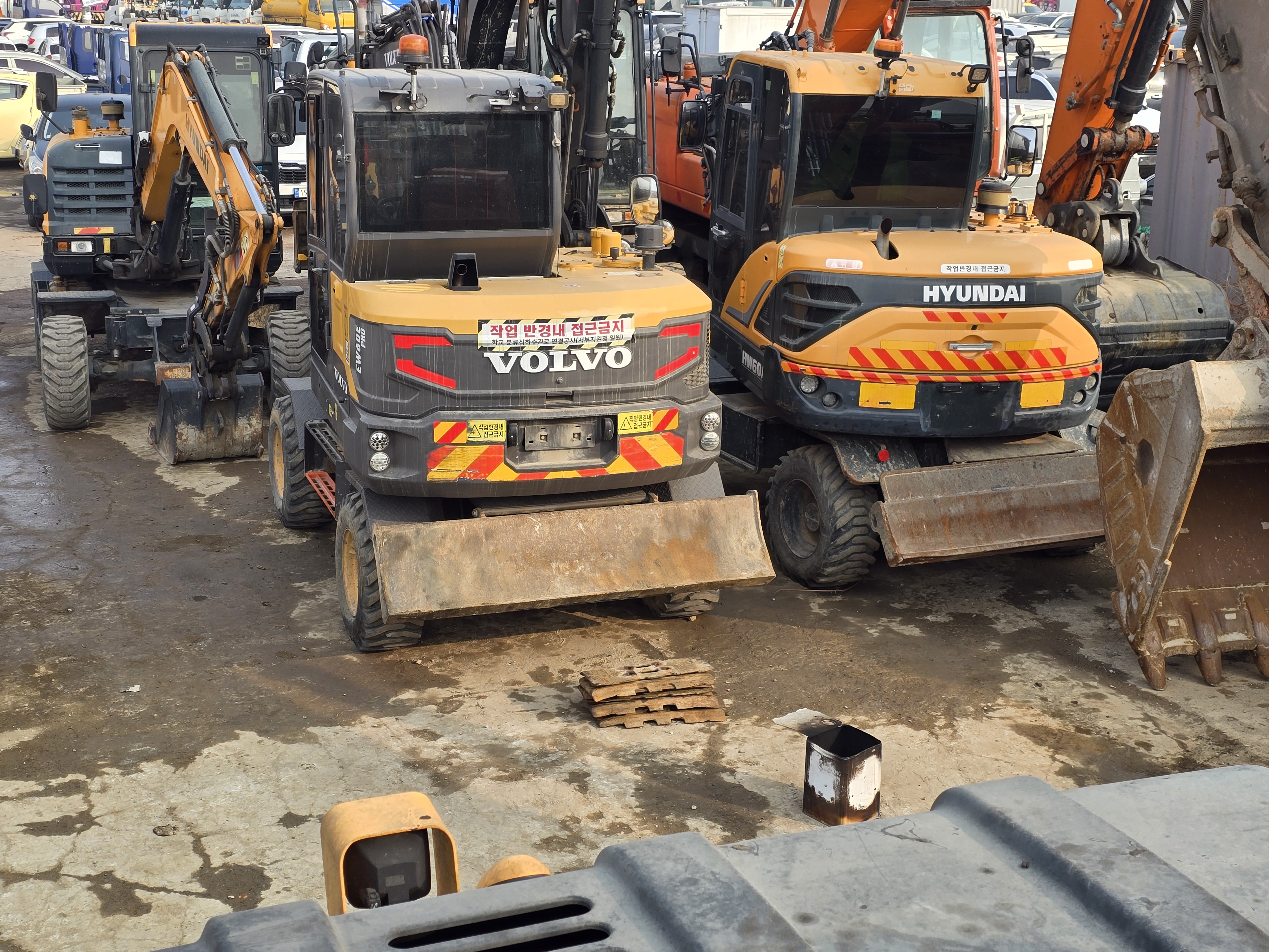 중고 포크레인 수출 가능합니다.